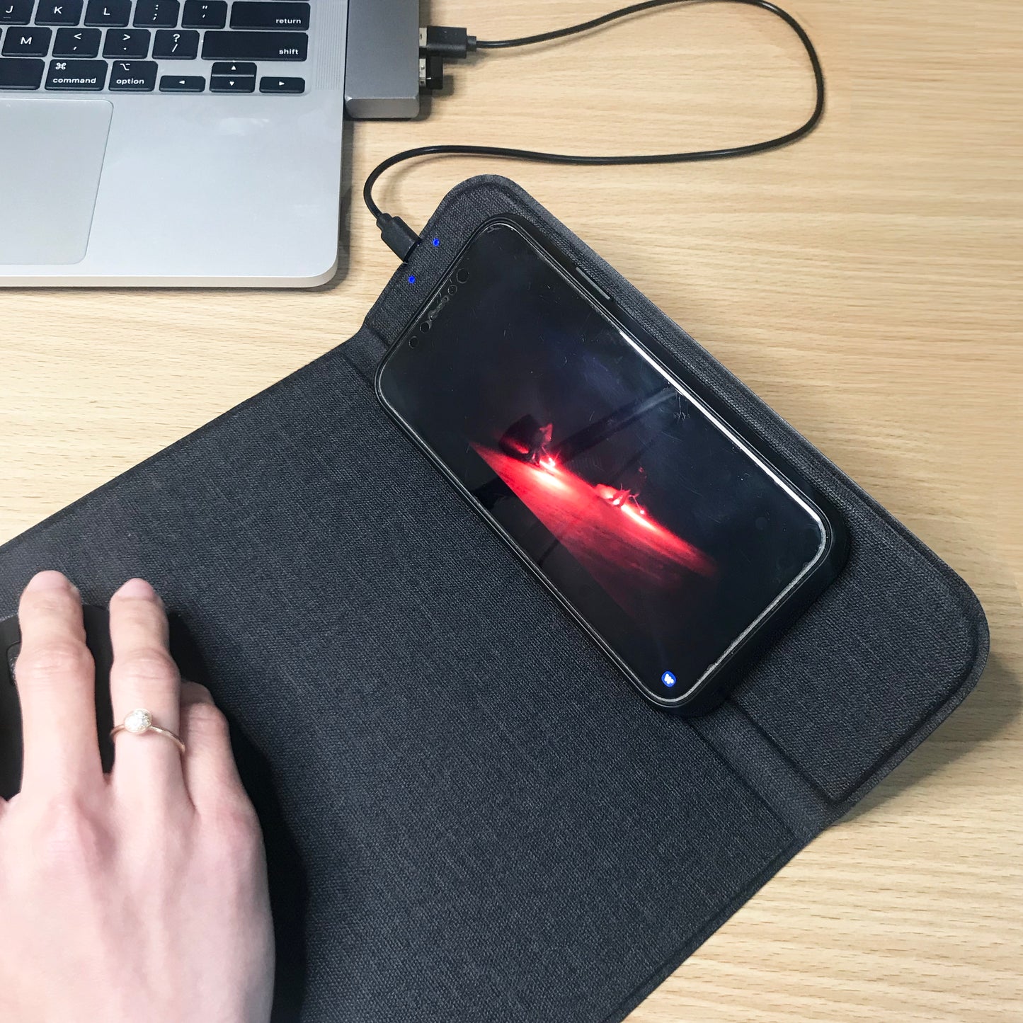 2 in 1 Foldable Mouse Pad With 10W Wireless Charger PU Leather For Smart Phones