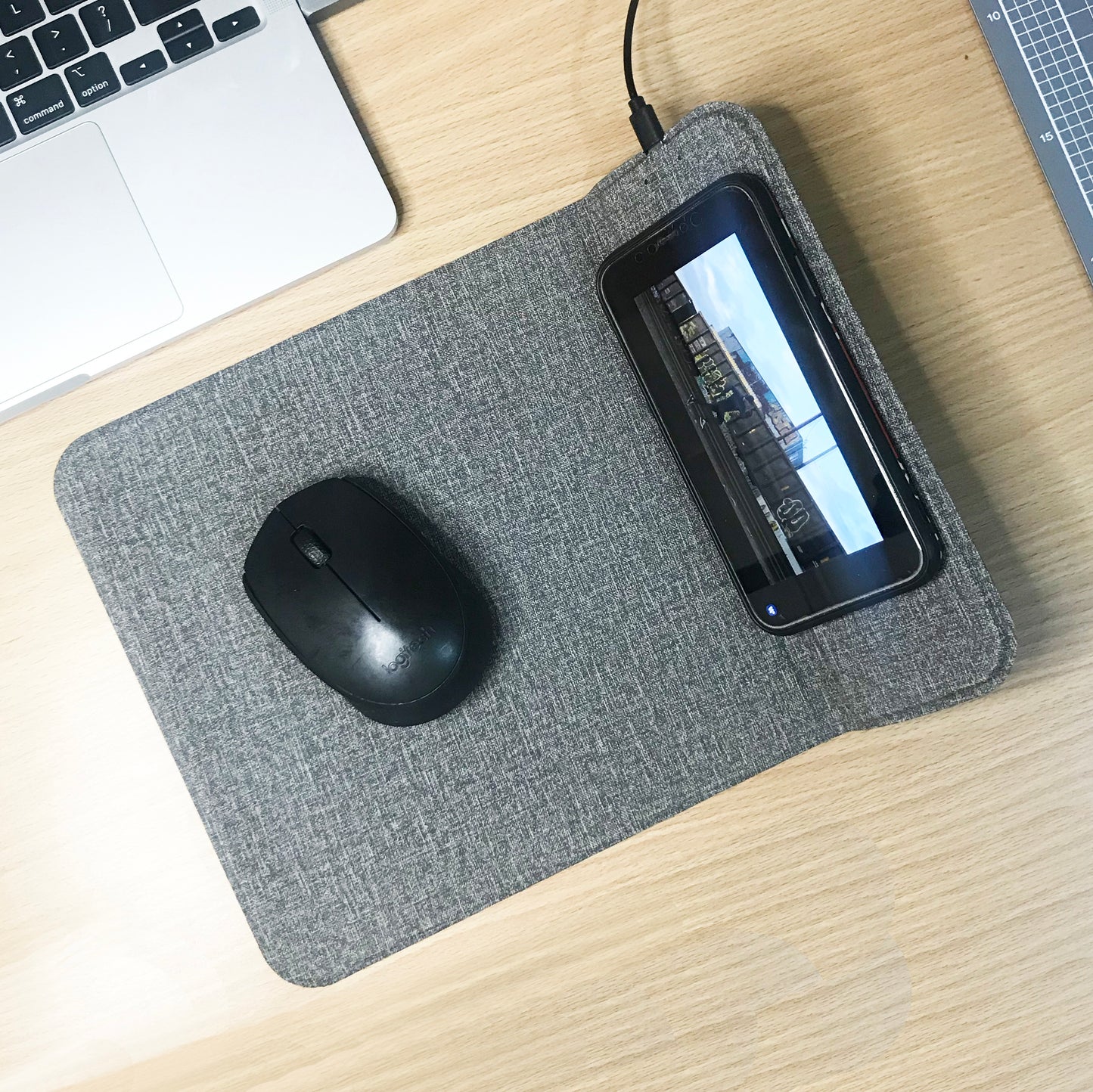 2 in 1 Foldable Mouse Pad With 10W Wireless Charger PU Leather For Smart Phones